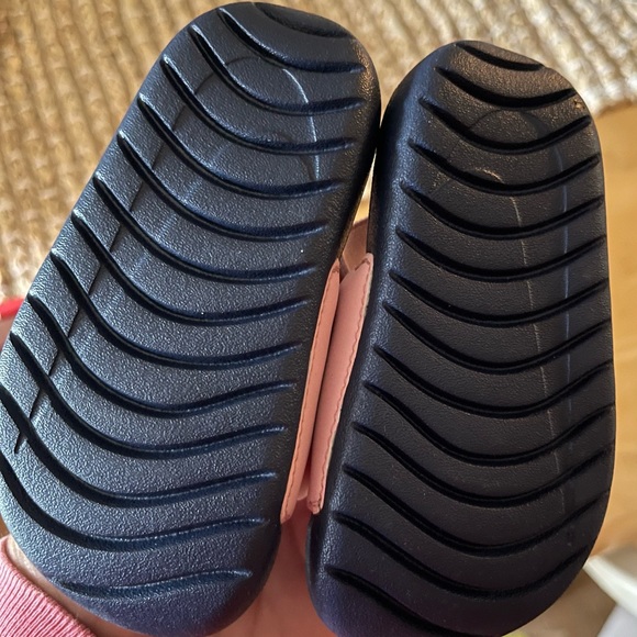 NWT Nike Kawa SE Slides Toddler Sandals
Blue & Pink - Picture 3 of 4
